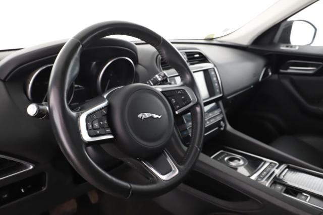 Jaguar F-Pace image 8