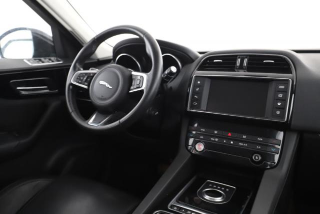 Jaguar F-Pace image 4