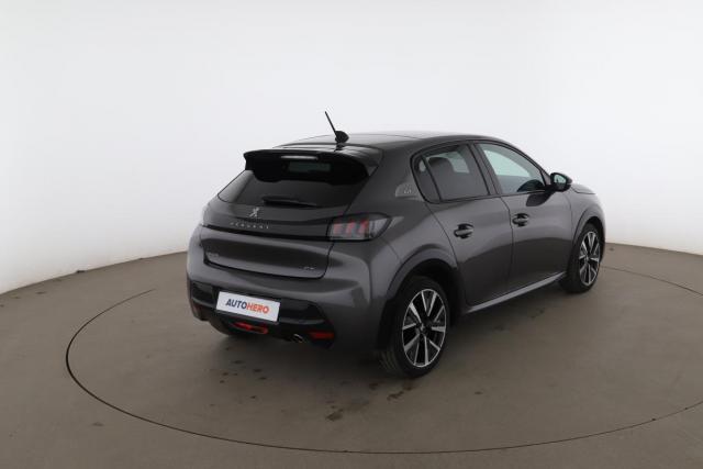 Peugeot 208 image 8