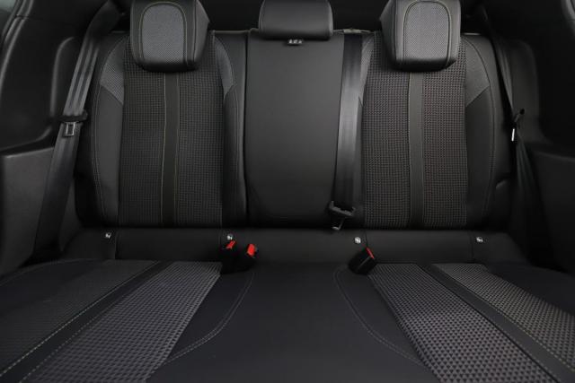 Peugeot 208 image 7