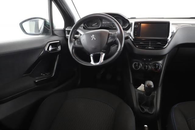 Peugeot 208 image 6