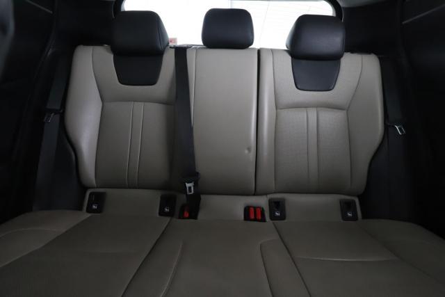 Toyota C-Hr image 9