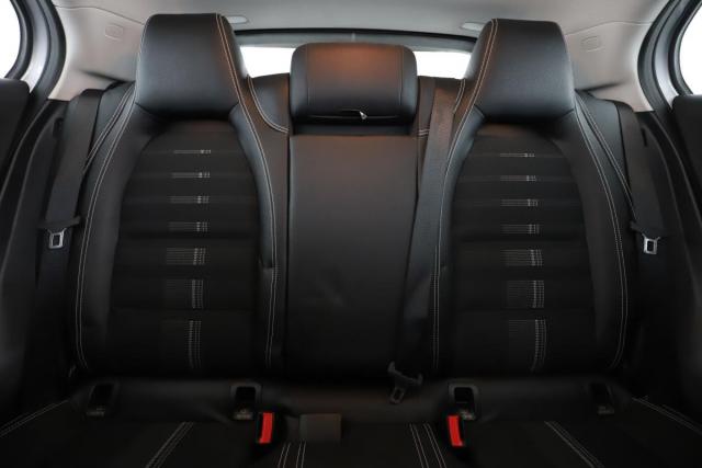 Mercedes Benz Gla image 4