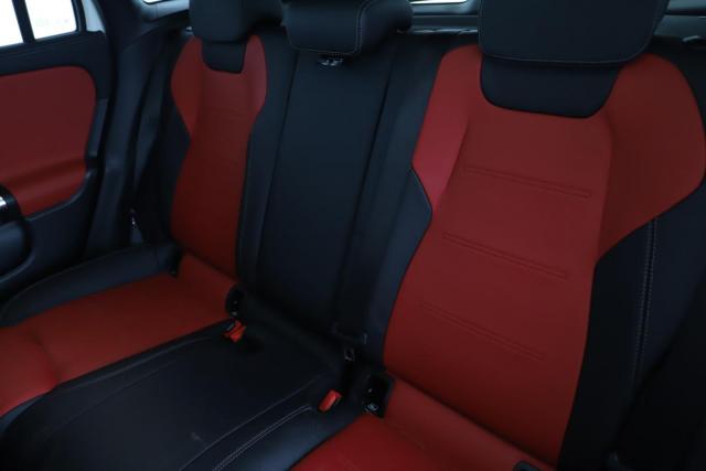Mercedes Benz Gla image 9