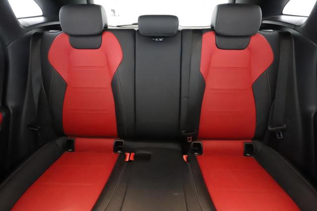 Mercedes Benz Gla image 2