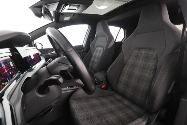 Volkswagen Golf image 6