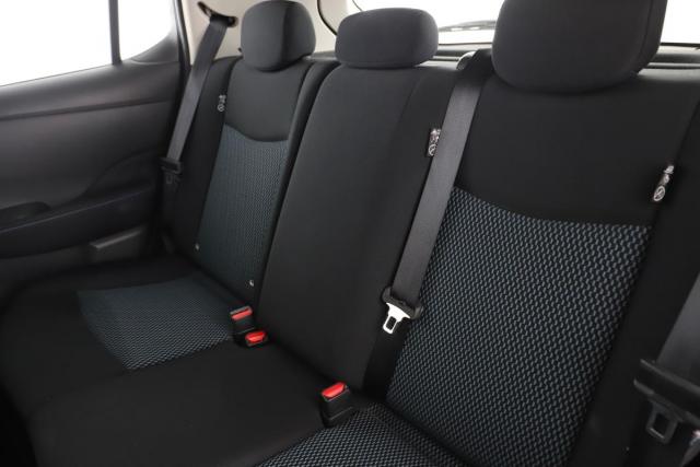 Nissan Leaf image 2