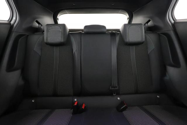 Peugeot 2008 image 8