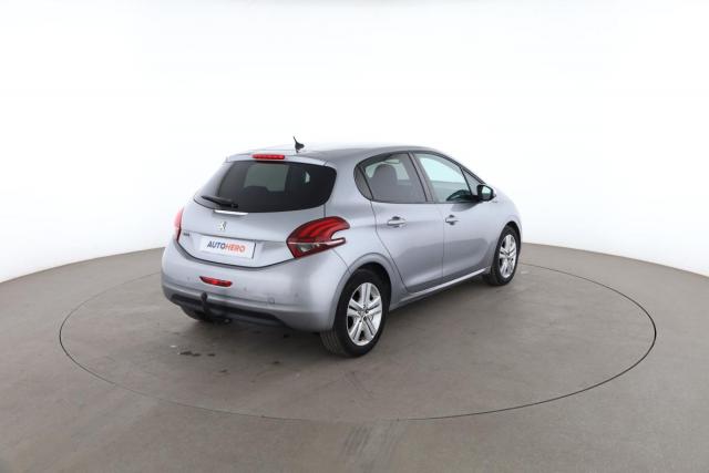 Peugeot 208 image 9