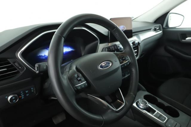 Ford Kuga image 3