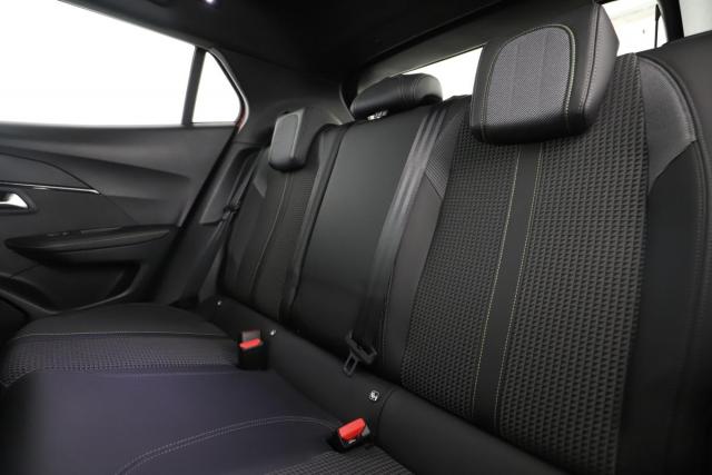 Peugeot 2008 image 3