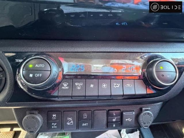 Toyota Hilux image 8