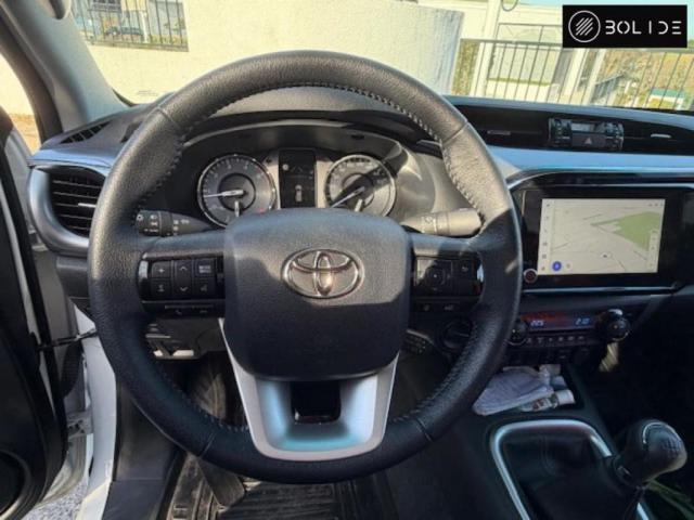 Toyota Hilux image 2