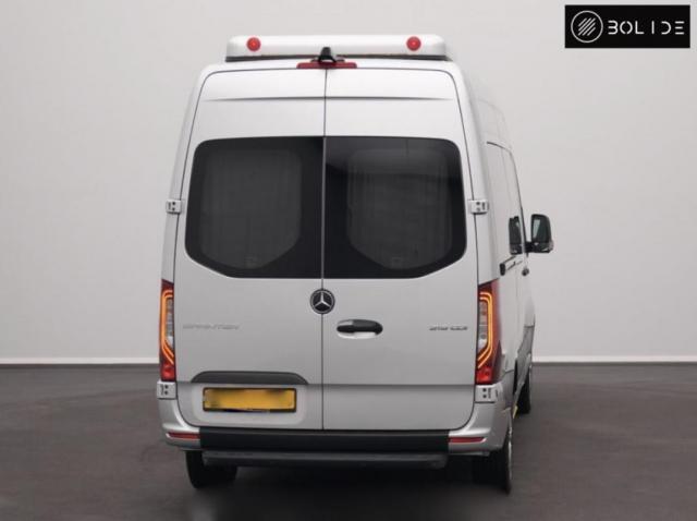 Mercedes Benz Sprinter image 3