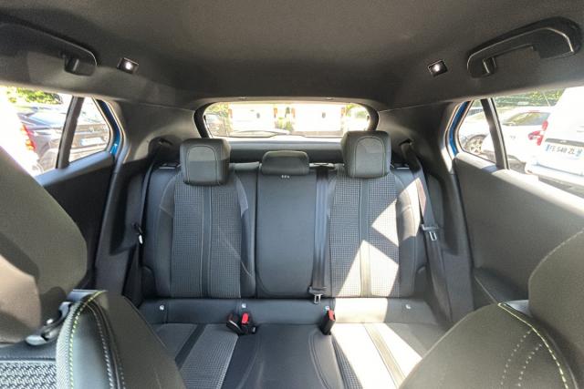 Peugeot 2008 image 8