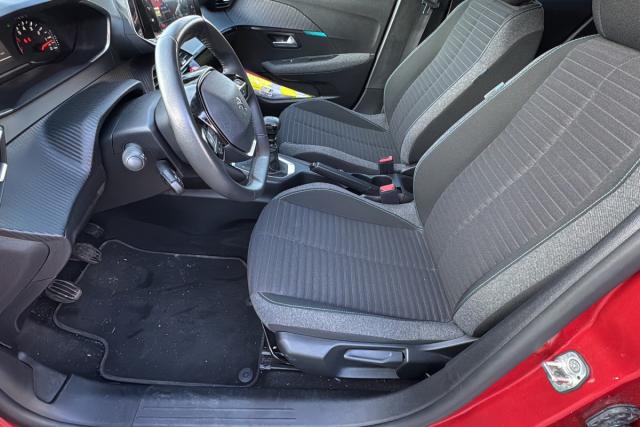 Peugeot 208 image 8