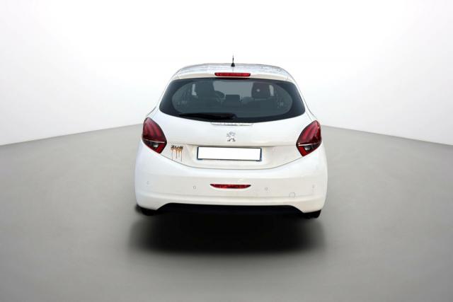 Peugeot 208 image 6