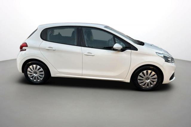 Peugeot 208 image 2