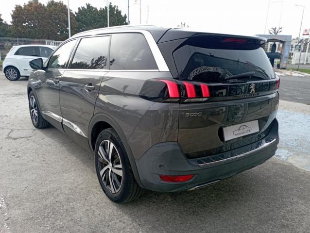 Peugeot 5008 image 1