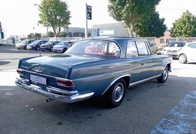 Mercedes Benz 220 image 2