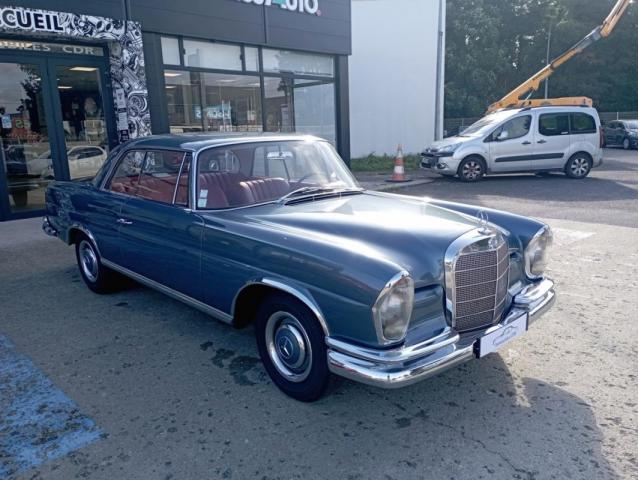 Mercedes Benz 220 image 1