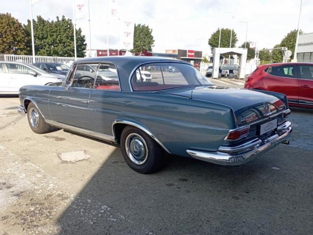 Mercedes Benz 220 image 9