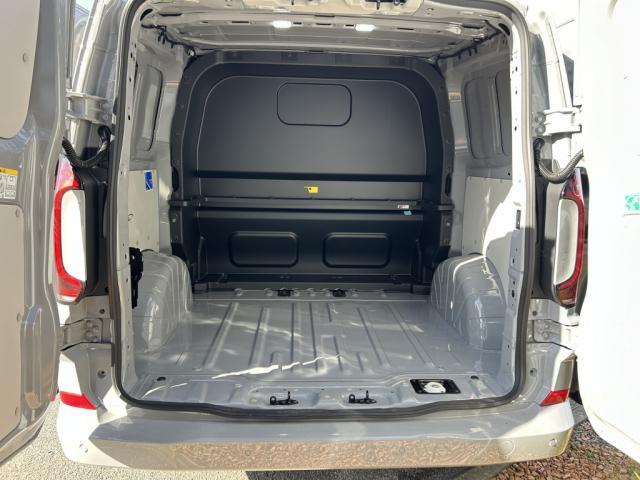 Volkswagen Transporter image 6