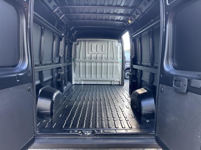 Peugeot Boxer image 2