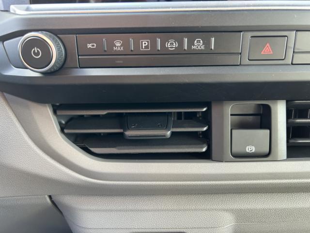 Volkswagen Transporter image 6