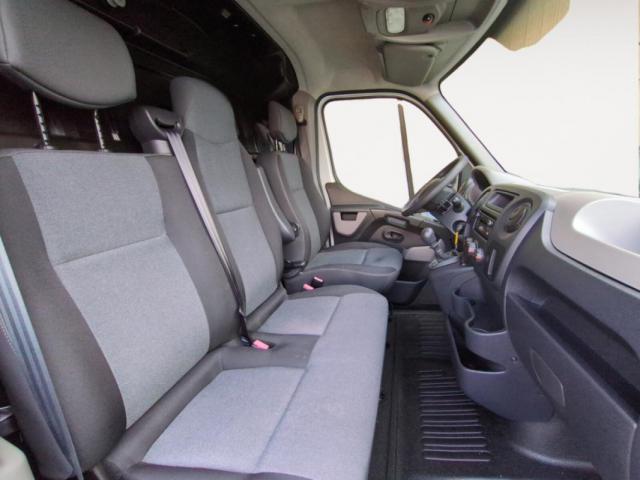 Renault Master image 2