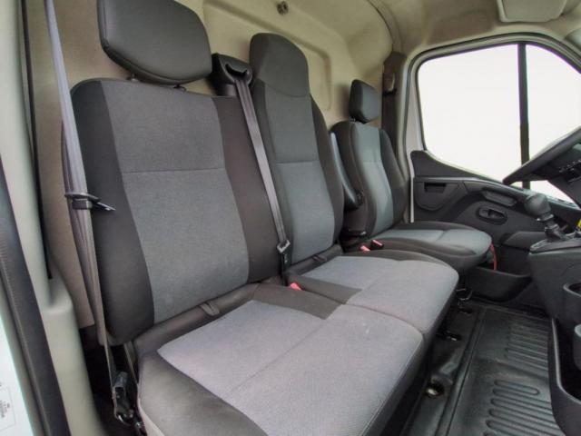 Renault Master image 1