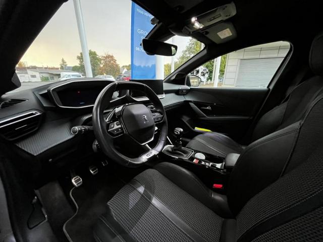 Peugeot 208 image 8