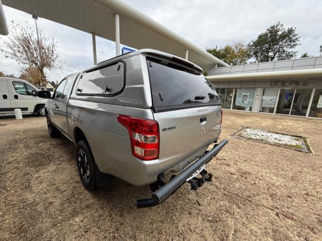 Mitsubishi L200 image 6