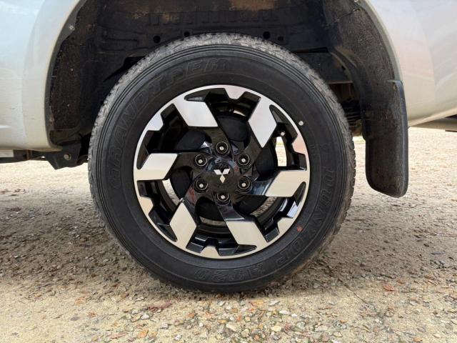 Mitsubishi L200 image 7