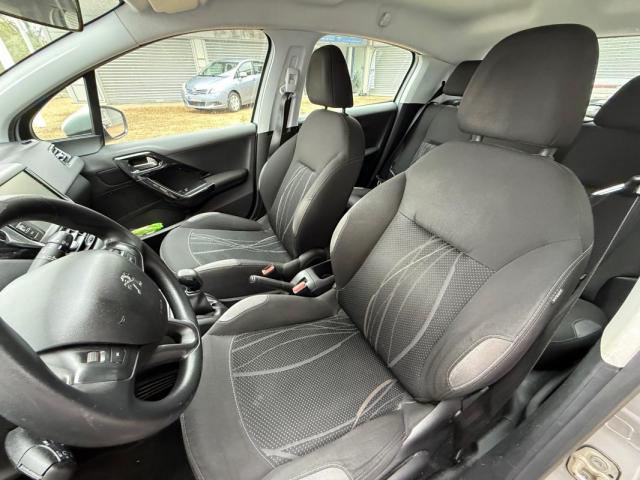 Peugeot 208 image 8