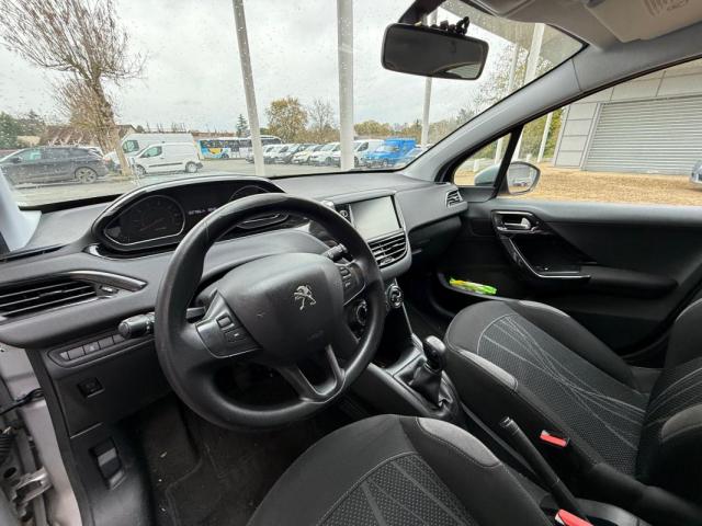 Peugeot 208 image 1