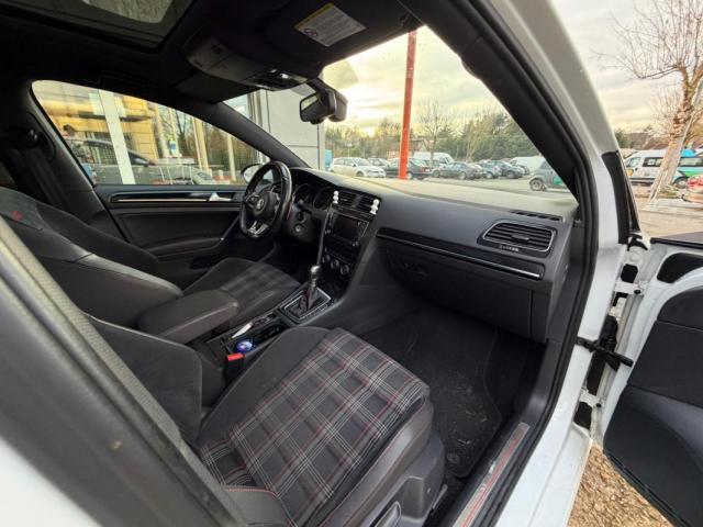 Volkswagen Golf image 6