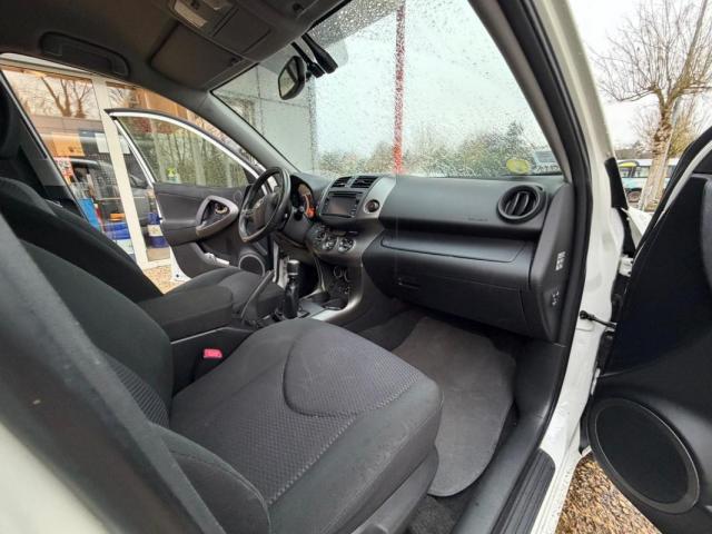 Toyota Rav4 image 8