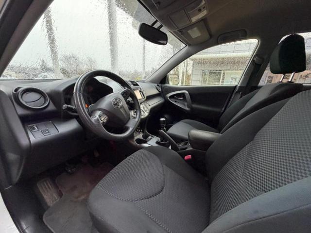 Toyota Rav4 image 6