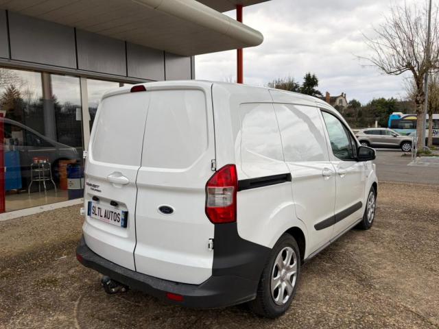 Ford Transit Courier image 5