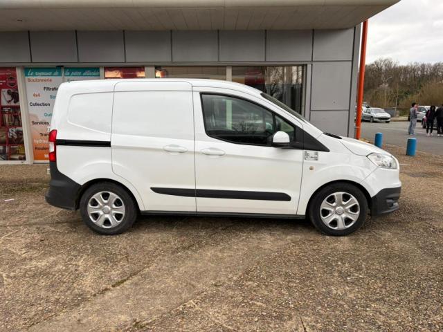 Ford Transit Courier image 6