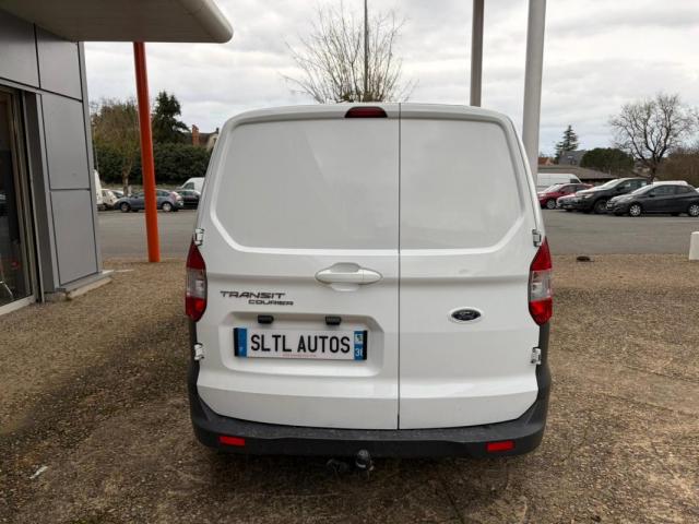 Ford Transit Courier image 9
