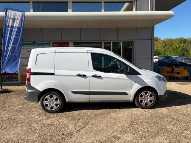 Ford Transit Courier image 5