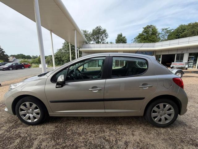 Peugeot 207 image 9