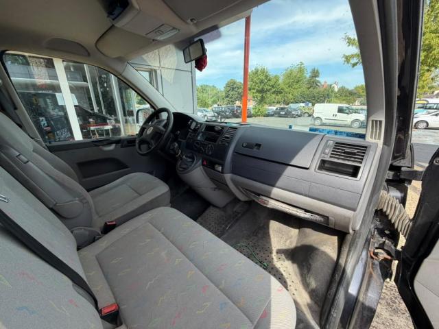 Volkswagen Transporter image 2