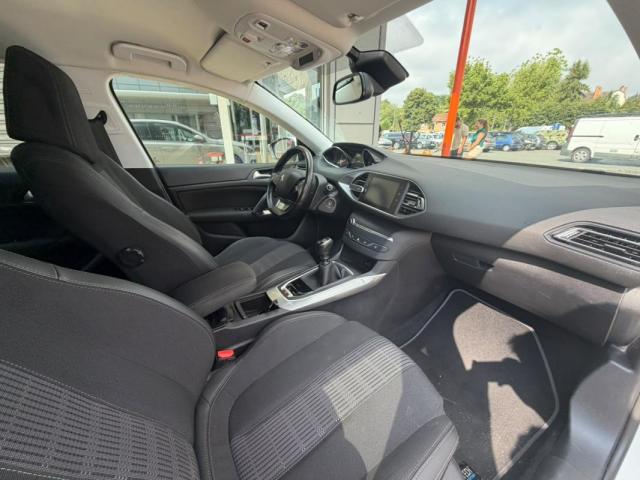 Peugeot 308 image 1