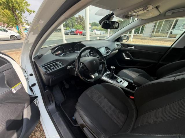 Peugeot 308 image 2