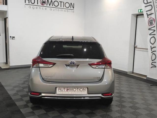 Toyota Auris image 1