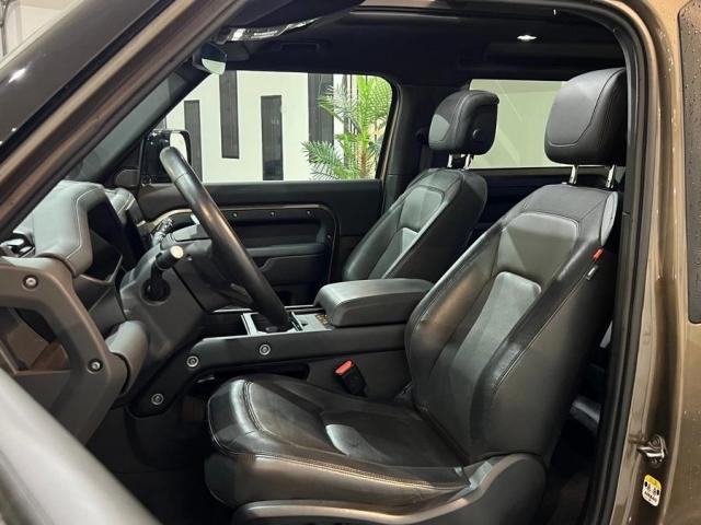 Land Rover Defender image 3