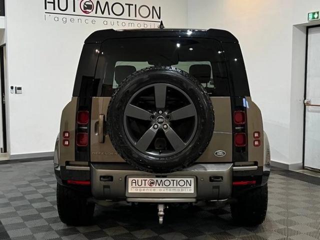 Land Rover Defender image 6